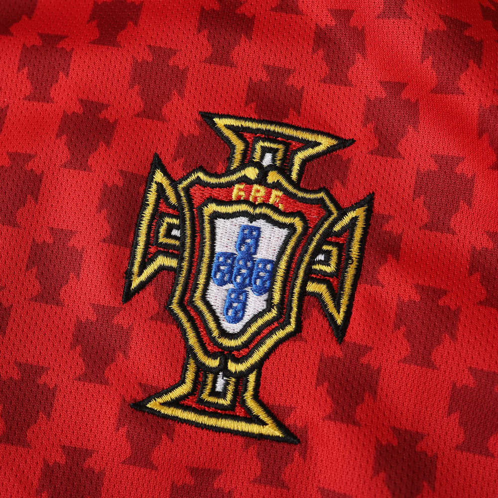 2004 season Portugal home retro Fan version