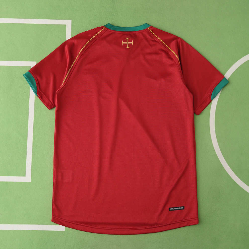 2006 season Portugal home retro Fan version