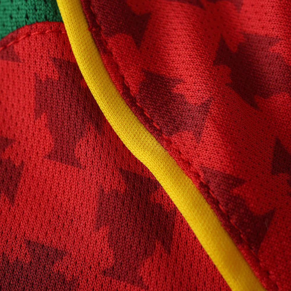 2004 season Portugal home retro Fan version