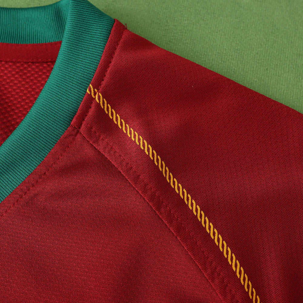 2006 season Portugal home retro Fan version