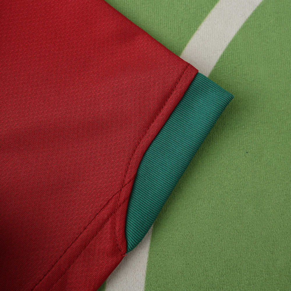 2006 season Portugal home retro Fan version