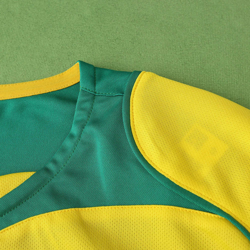 2004 season Brazil home retro Fan version