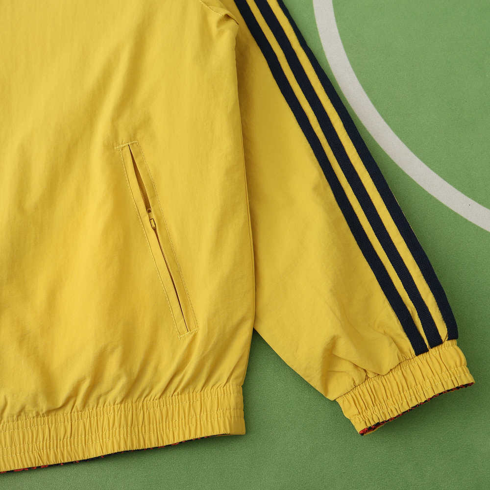 2425 Manchester United F.C. Wear on both sides windbreaker