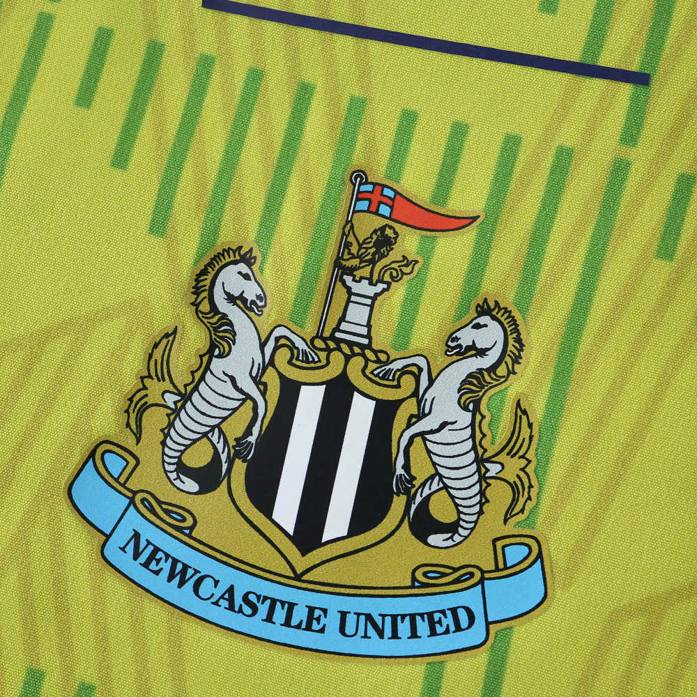2425 Newcastle United F.C. Wear on both sides windbreaker