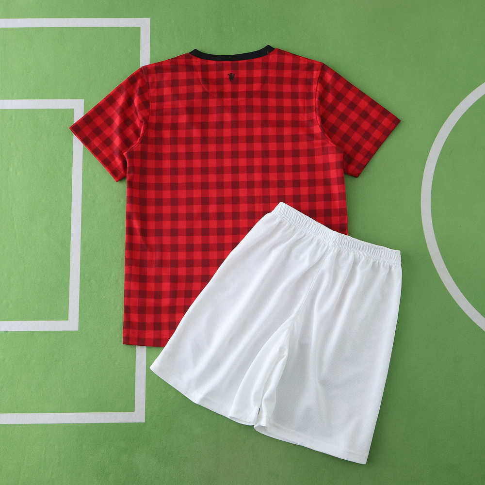 1213 Manchester United F.C. home retro Kids kit