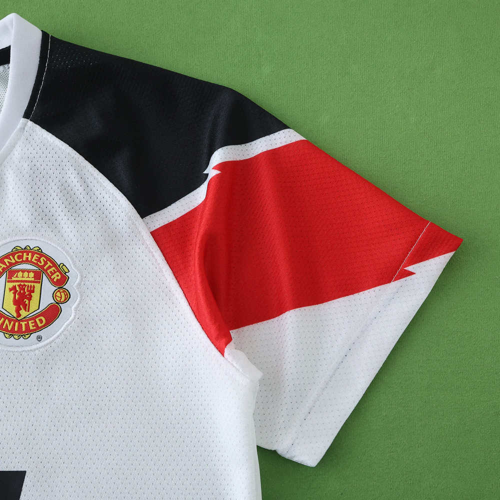 1112 Manchester United F.C. away retro Kids kit