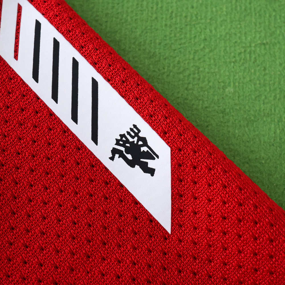 1011 Manchester United F.C. home retro Kids kit