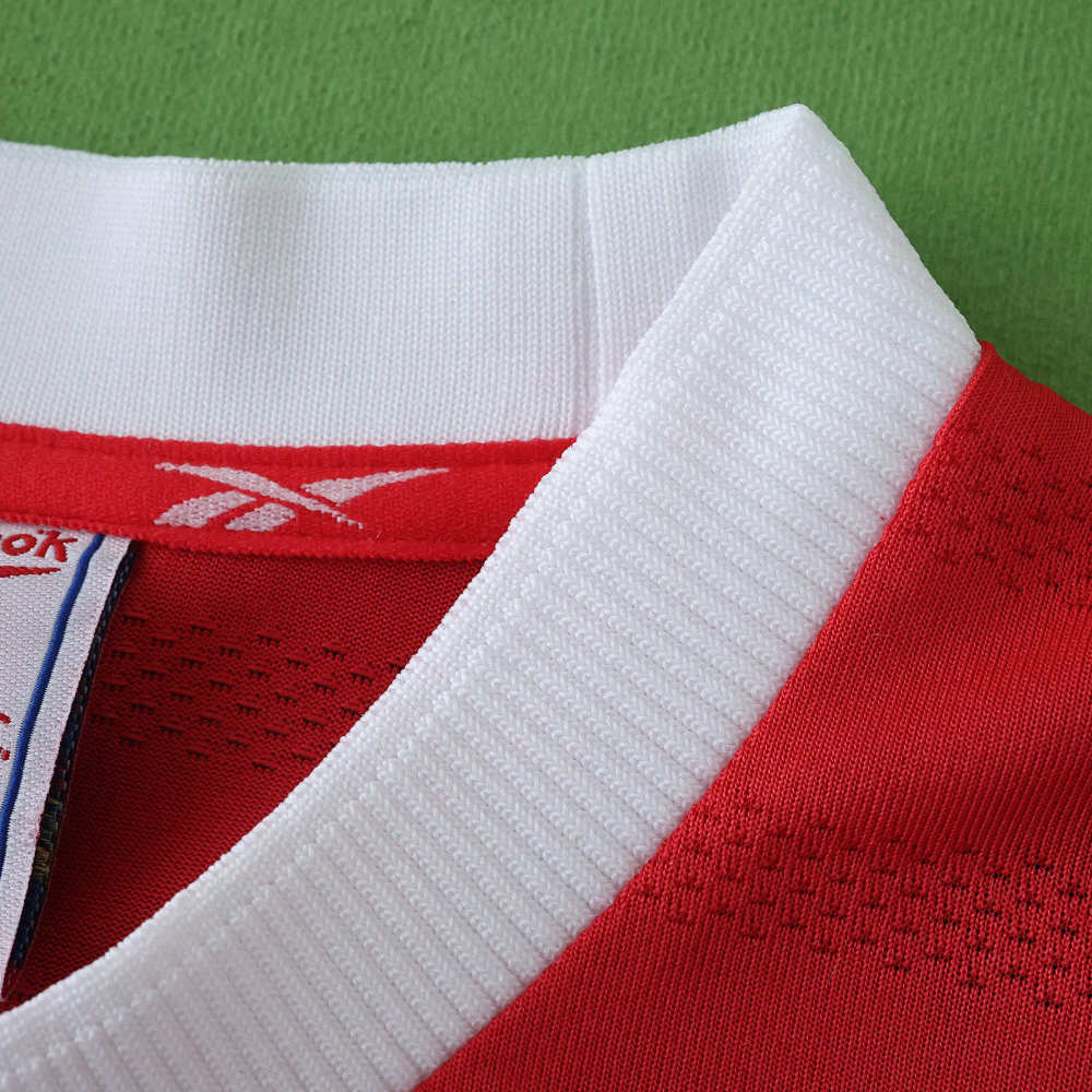9798 Liverpool F.C. home retro Kids kit