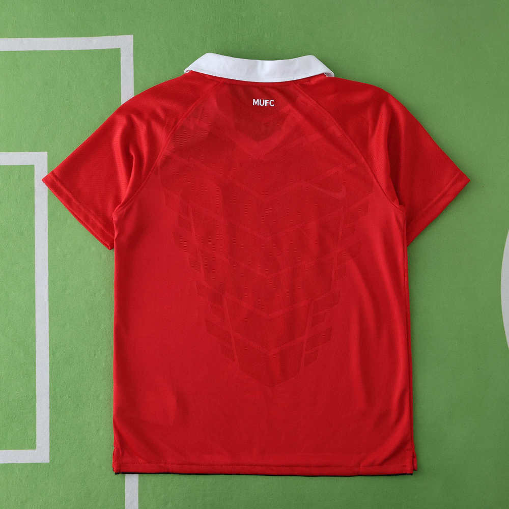 1011 Manchester United F.C. home retro Kids kit