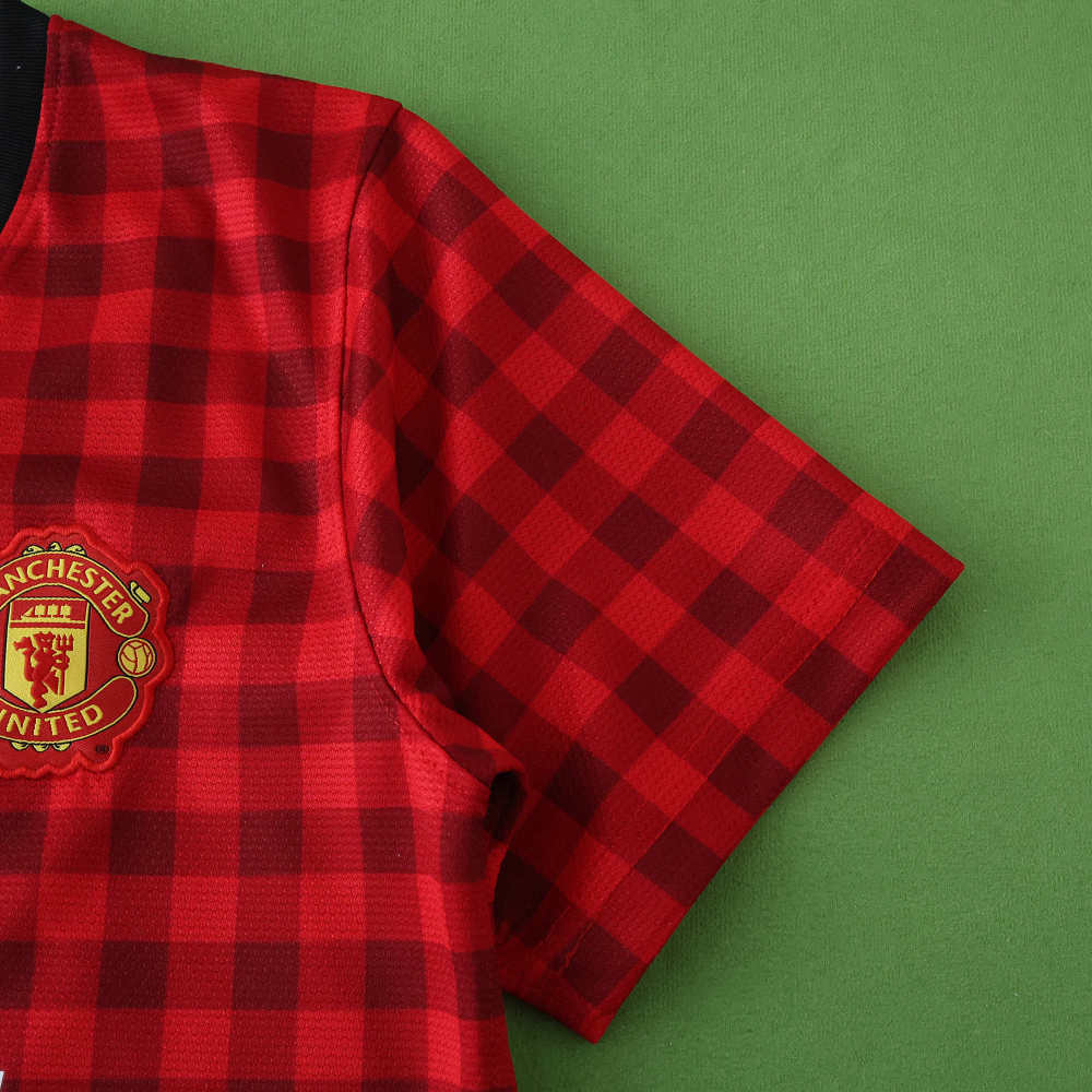 1213 Manchester United F.C. home retro Kids kit