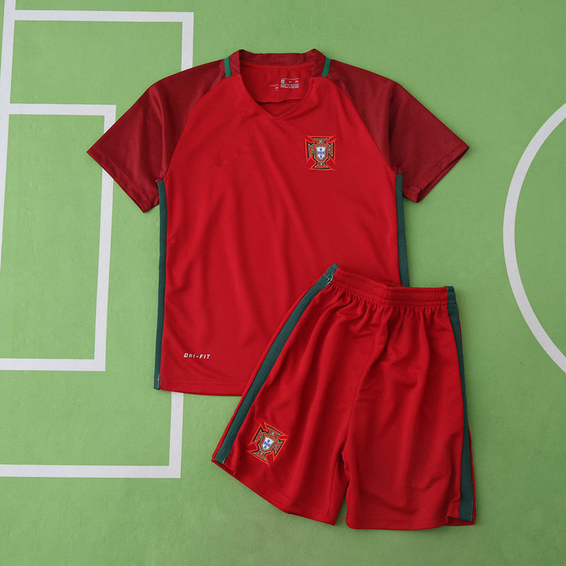 2016 season Portugal home Kids kit