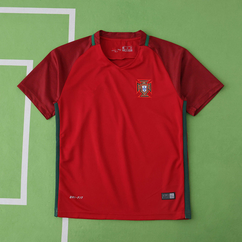 2016 season Portugal home Kids kit