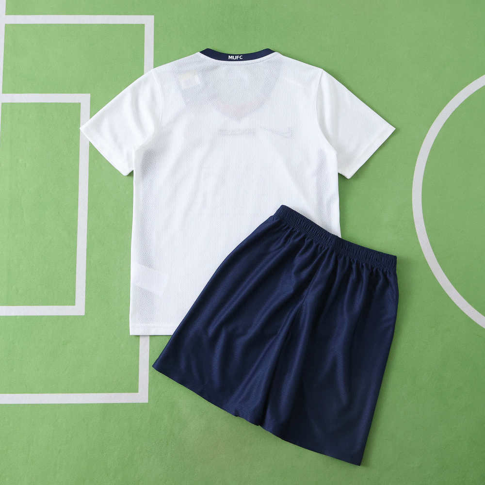 0809 season Manchester United F.C. third Kids kit