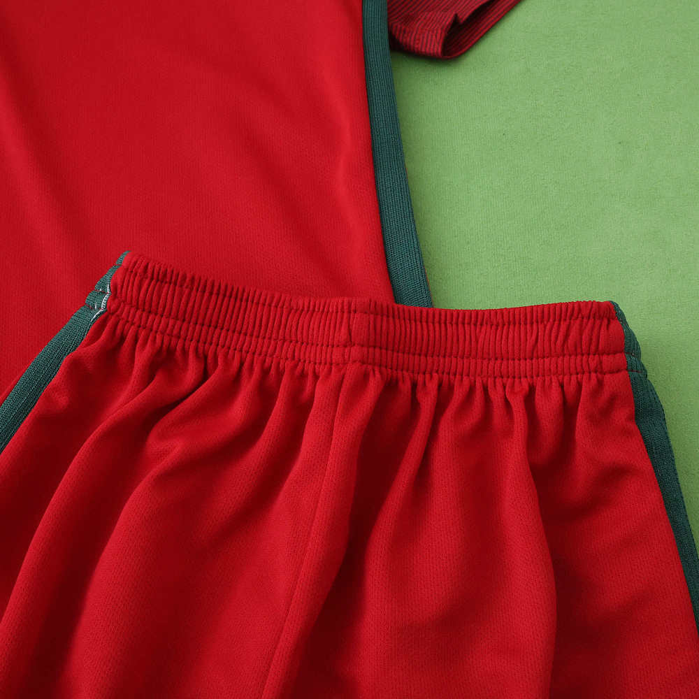 2016 season Portugal home Kids kit