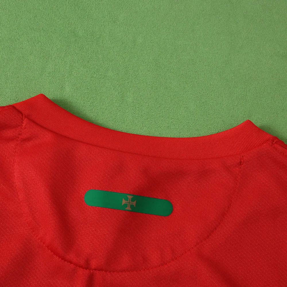 2010 season Portugal home retro Fan version