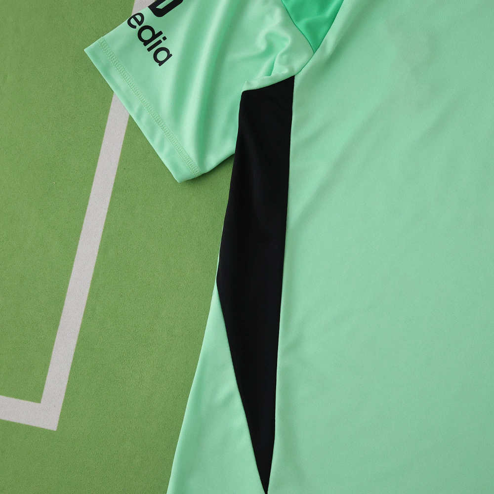 2526 season Liverpool F.C. goalkeeper Fan version