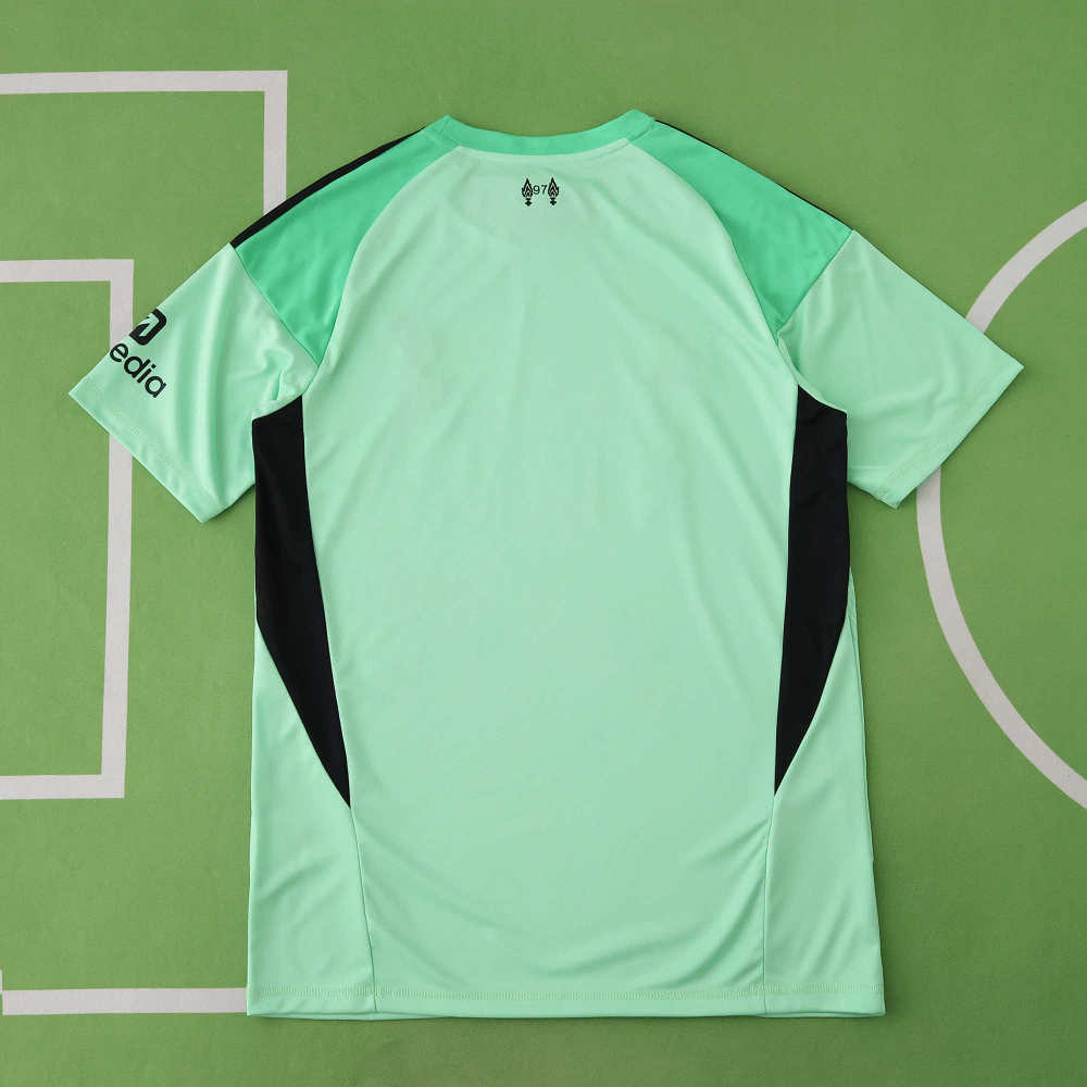 2526 season Liverpool F.C. goalkeeper Fan version