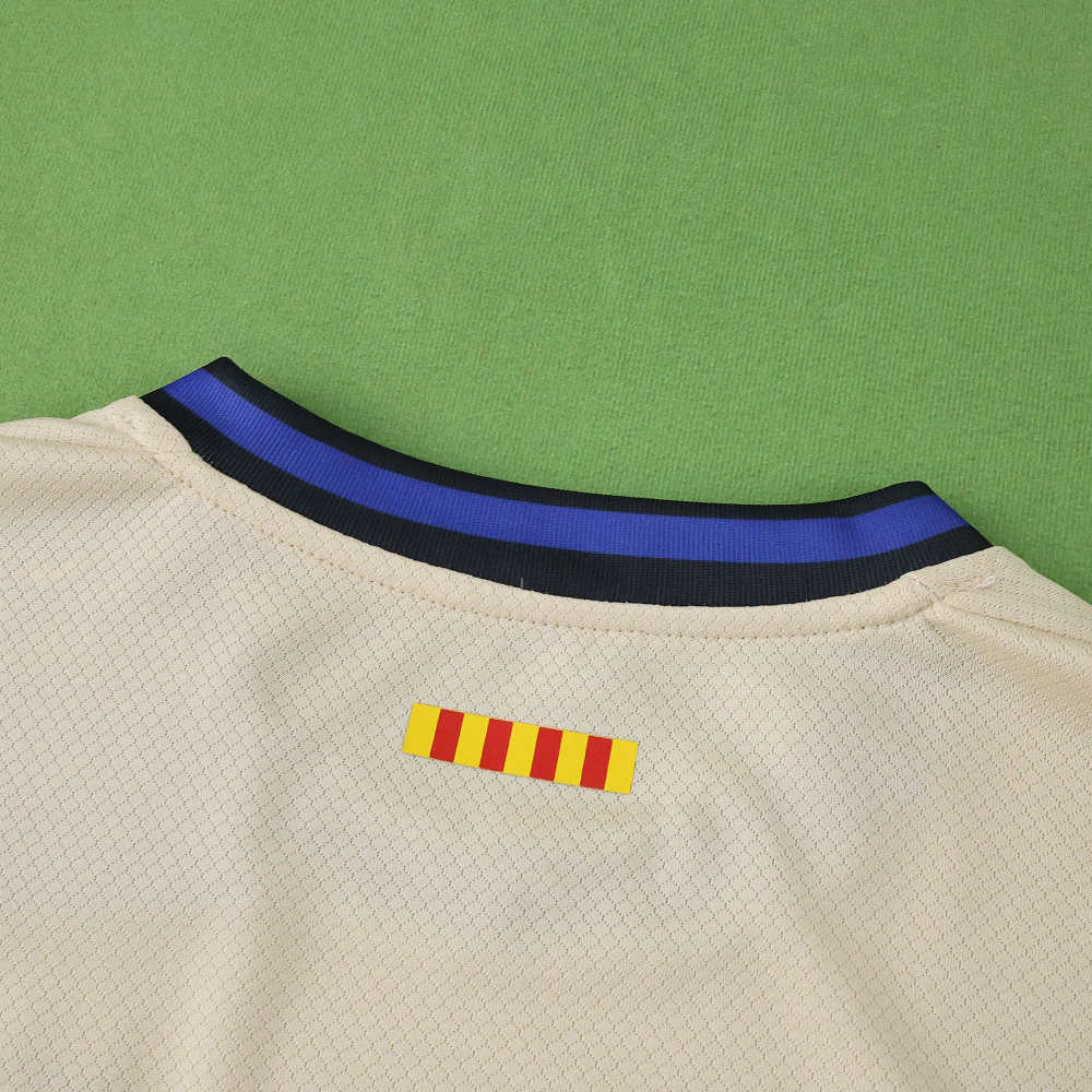 2526 season FC Barcelona / Barça away Kids kit