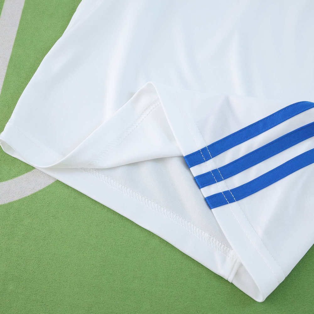 2526 season Leeds United F.C. home shorts