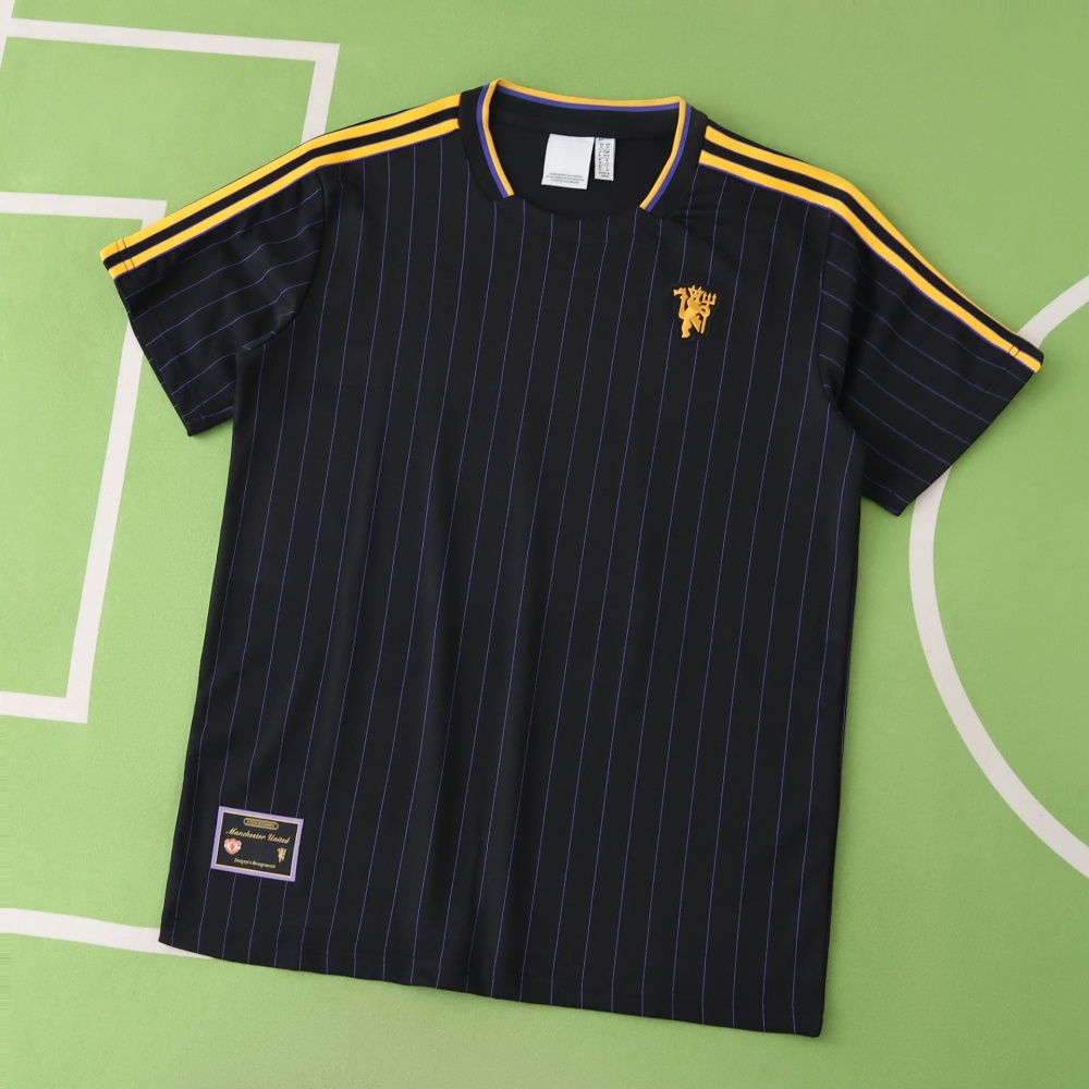 2526 season Manchester United F.C. Training shirt retro Fan version