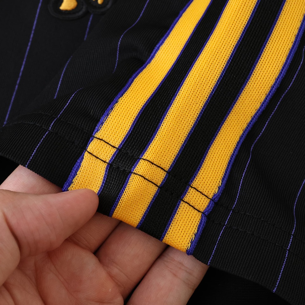 2526 season Manchester United F.C. Training shirt retro Fan version