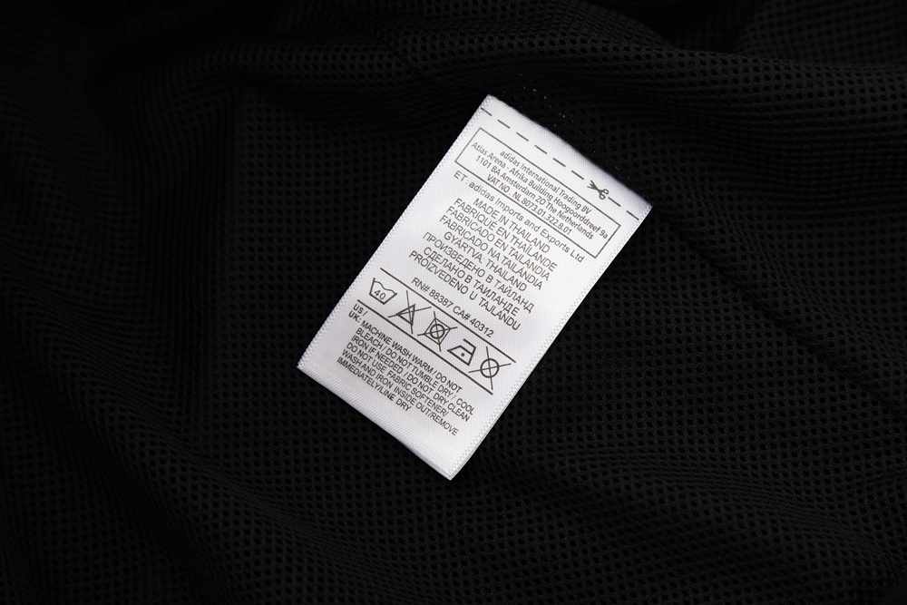 2526 season Newcastle United F.C. windbreaker