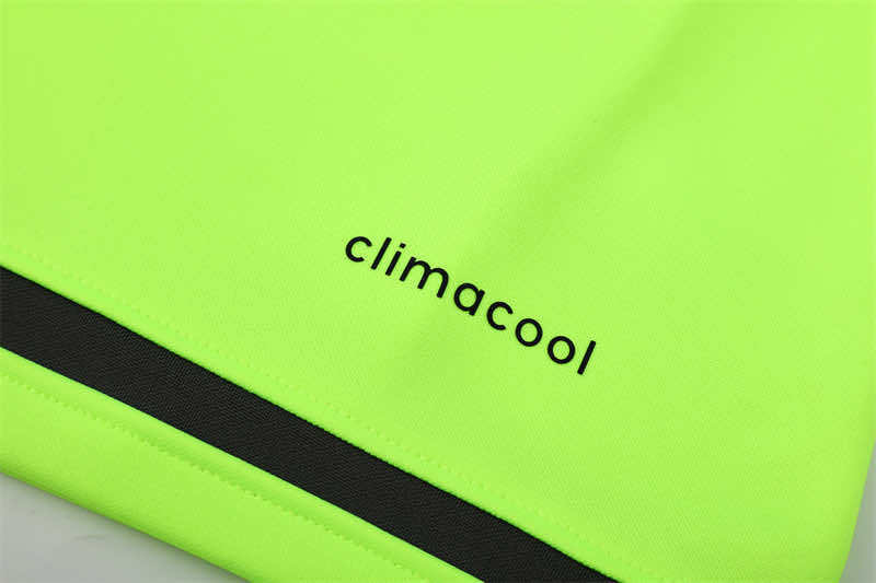 1516 season Real Madrid CF fluorescent green Half pull training suit