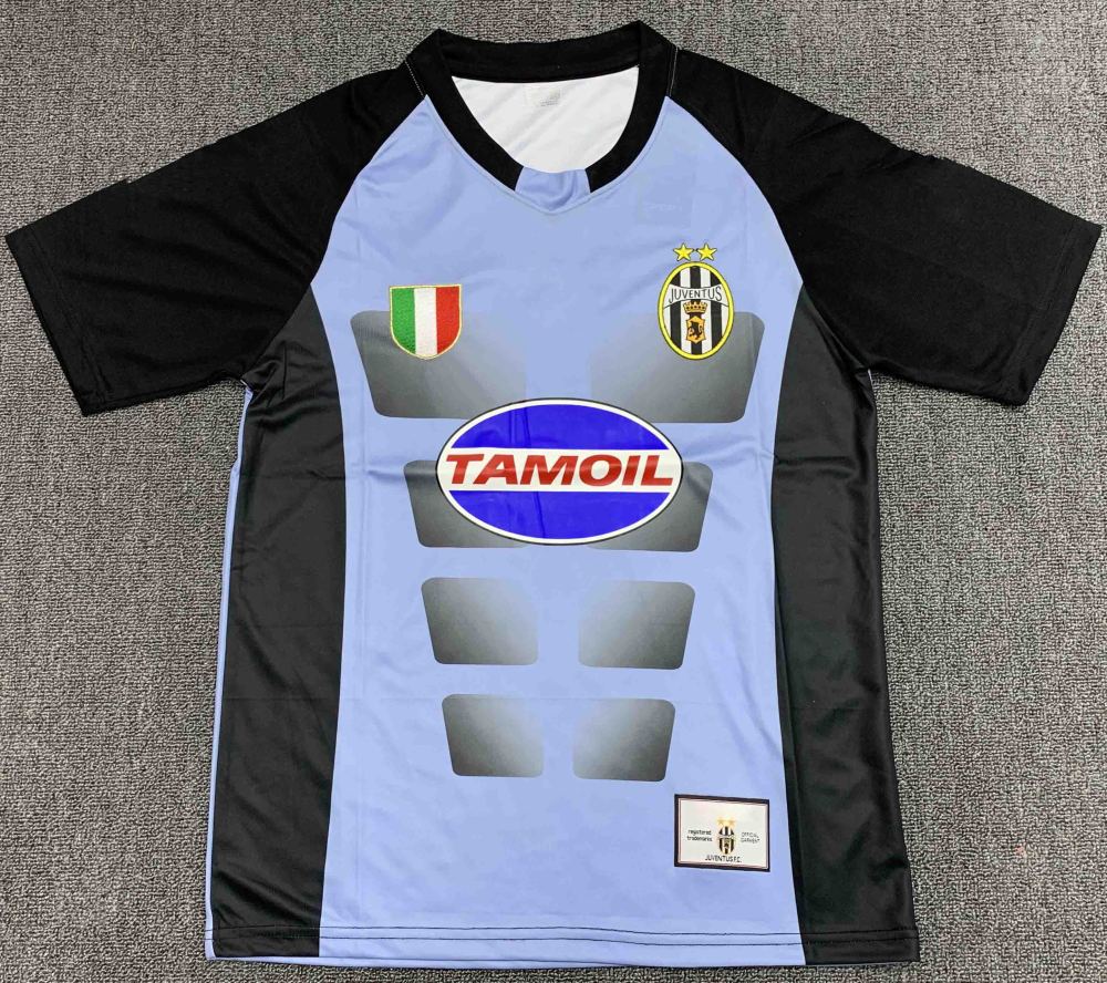 0203 season Juventus away retro Fan version