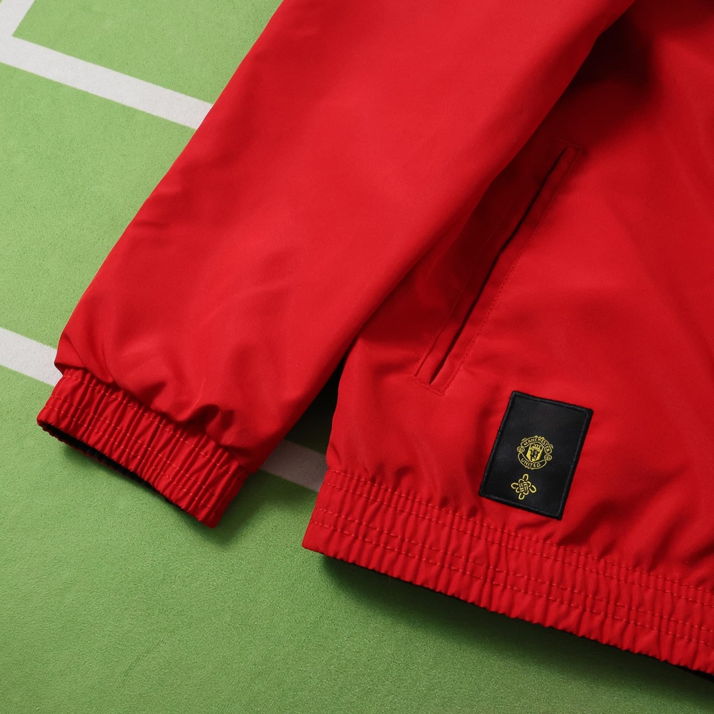 2526 Manchester United F.C. Wear on both sides windbreaker