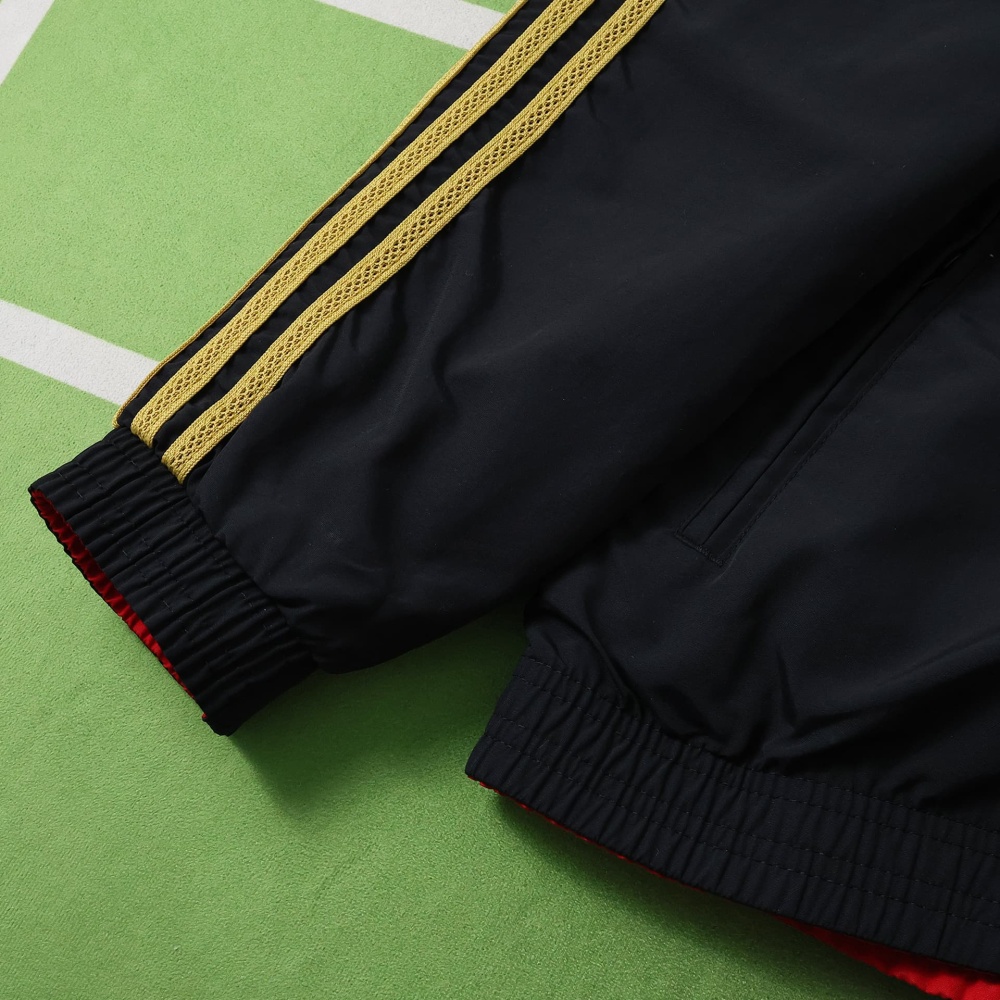 2526 Manchester United F.C. Wear on both sides windbreaker