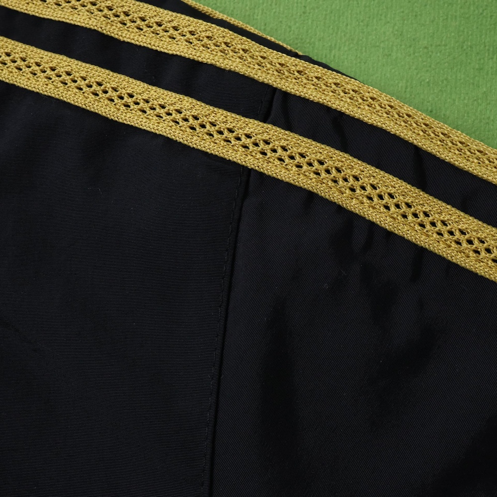 2526 Manchester United F.C. Wear on both sides windbreaker