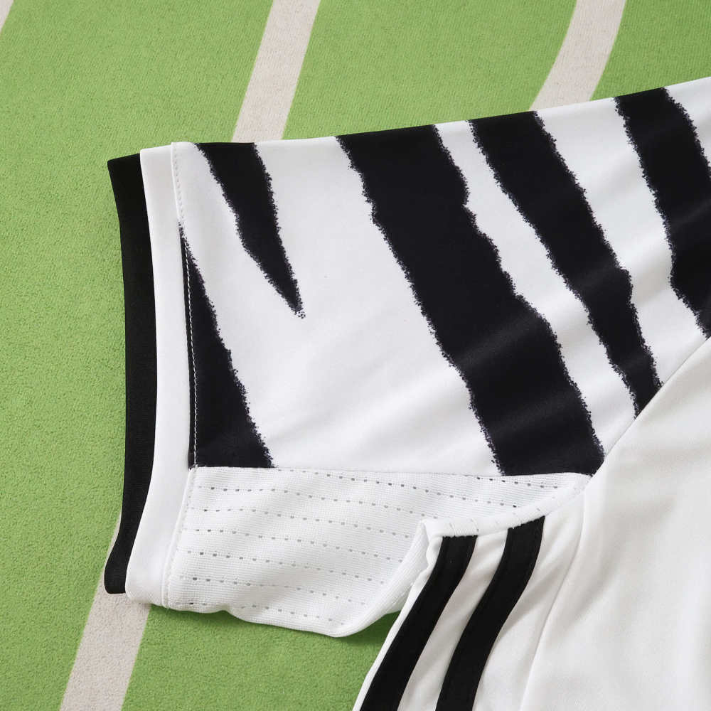 1617 season Juventus F.C. third retro Fan version