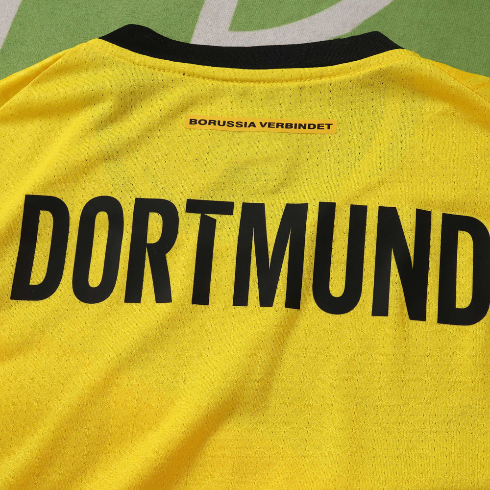 2627 season Borussia Dortmund home  Player version