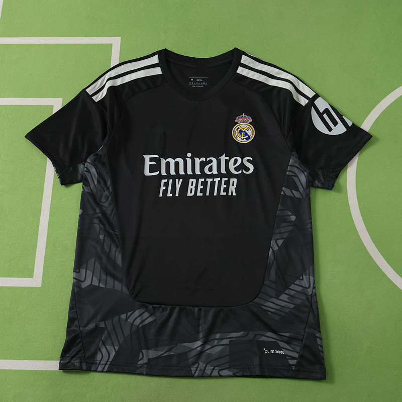 2627 season Real Madrid CF goalkeeper Fan version