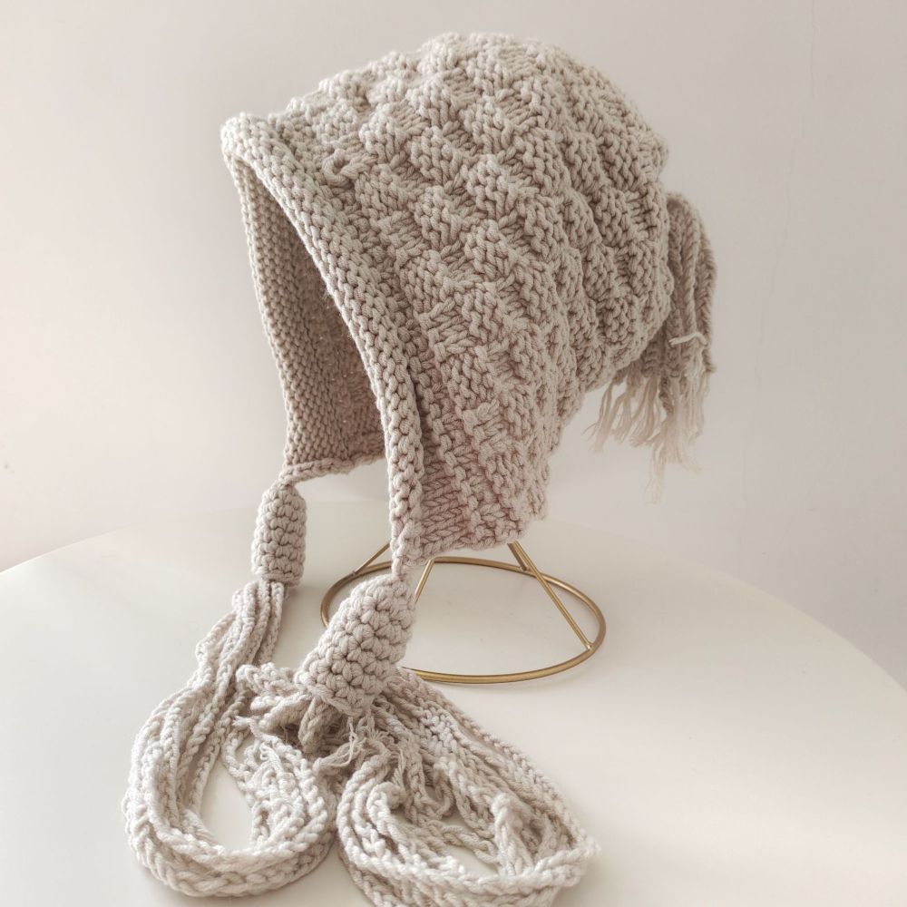 Fall and winter hat braid model