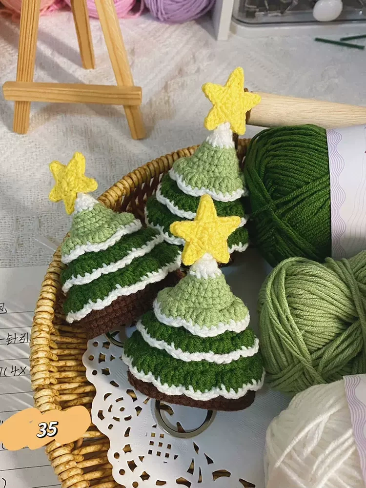 Christmas tree keychain (unfinished item)