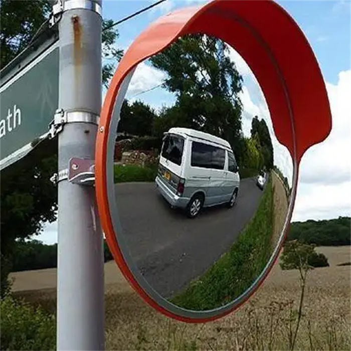 Intersection Round Convex Mirrors,Intersection Round Convex Mirrors