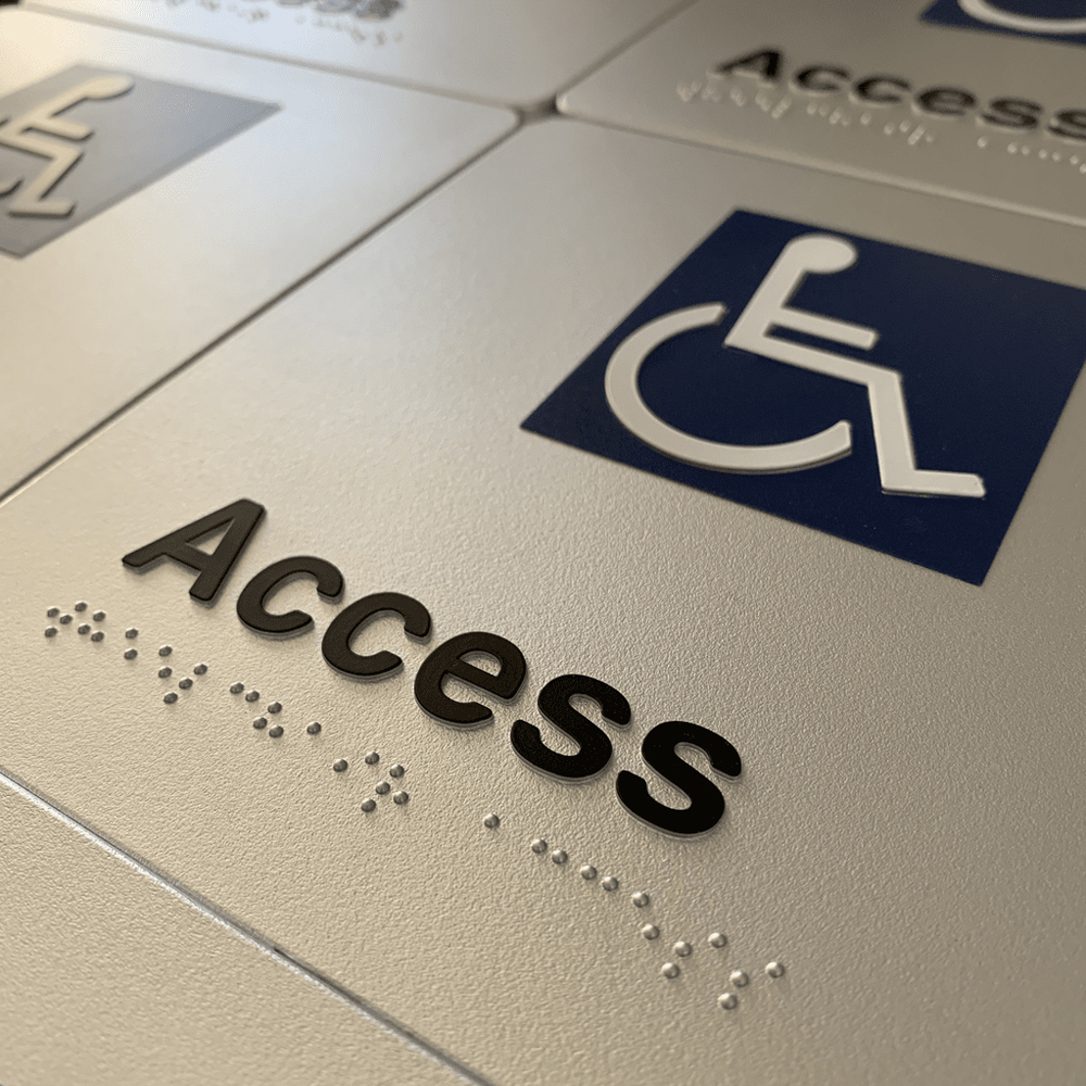 Señalización al por mayor del metal del acero inoxidable, placa de muestra de Ada Braille del número de habitación de la puerta del hotel de todo tamaño