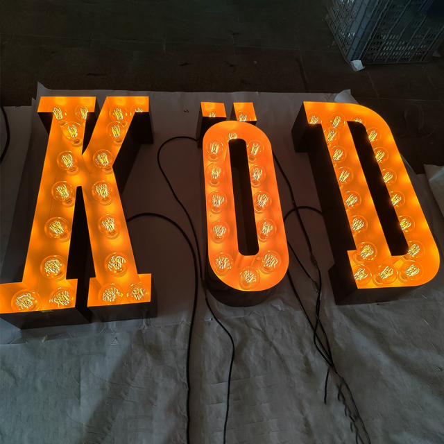 Outdoor English Words Iron Rust Light Up Bulb Letter Sign Illuminated Letters Led Bulb Channel Letter