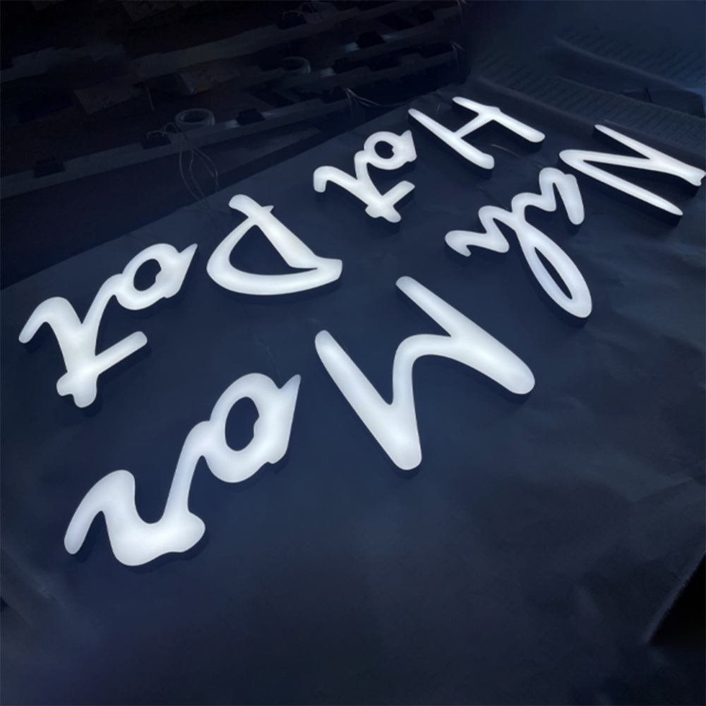 La señalización de acrílico plástica personalizada de la letra mayúscula iluminó el tablero de la muestra de la letra 3D