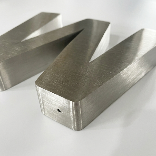 3D Fabricated Stainless Steel Letter Fabricated Letter Sign with Titanium Gold Brush Paint Signs