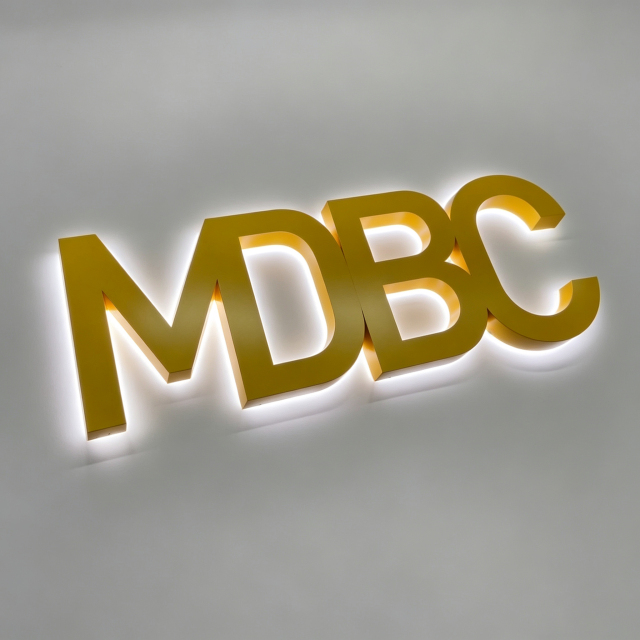 Produit personnalisé 3d signe en acier inoxydable rétro-éclairé en métal numéro de maison acrylique Led lettre lumineuse
