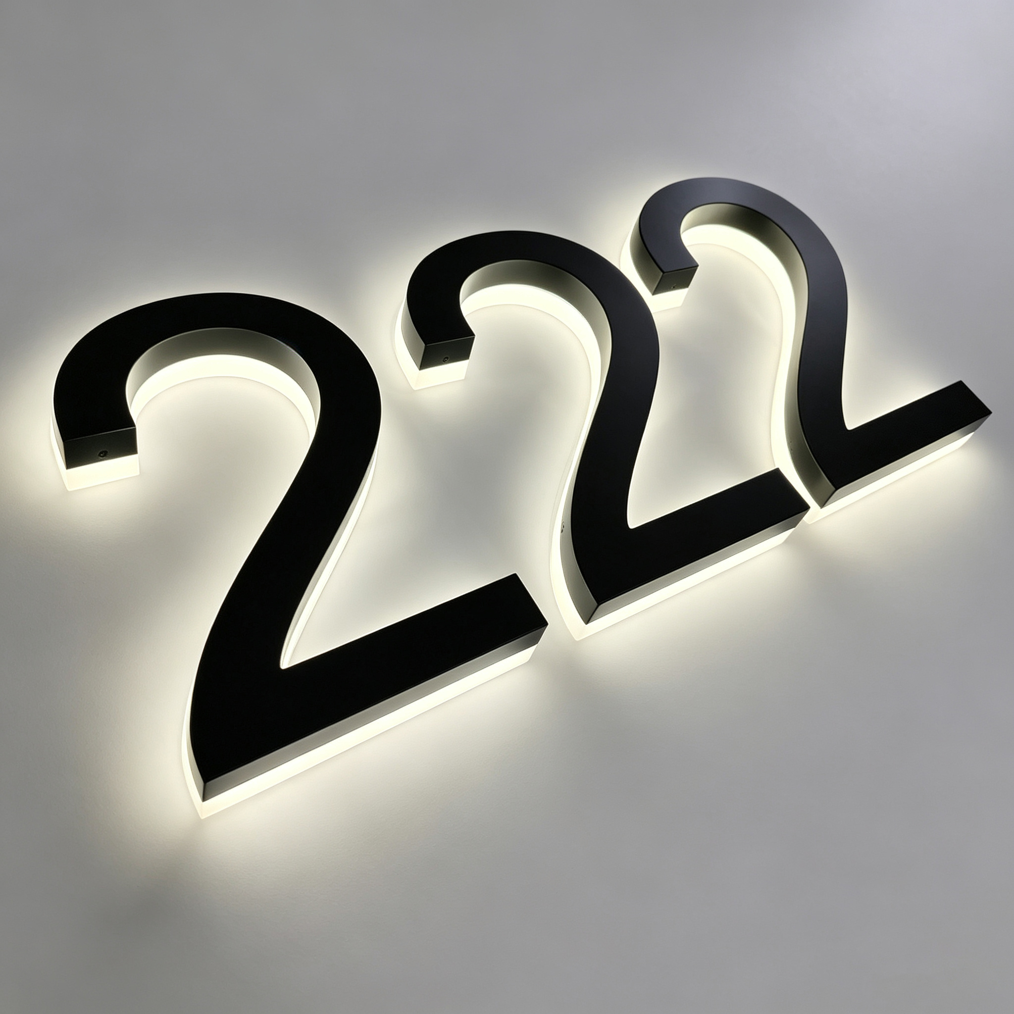 Logo en or 3D plaqué par galvanoplastie Lettres rétro-éclairées en titane illuminées Lettrage rétro-éclairé en acier inoxydable Signe de lettre lumineuse LED