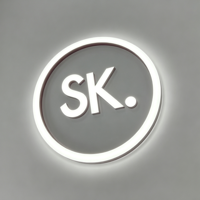 Block Face And Back Lit logo