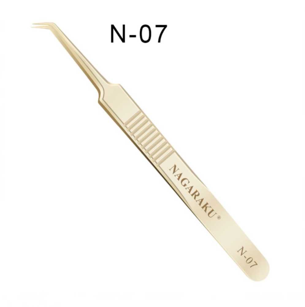 Pinza semi curva de excelente calidad, ideal para realizar abanicos a mano o trabajar en técnica clásica y volumen ruso hasta 4D.
