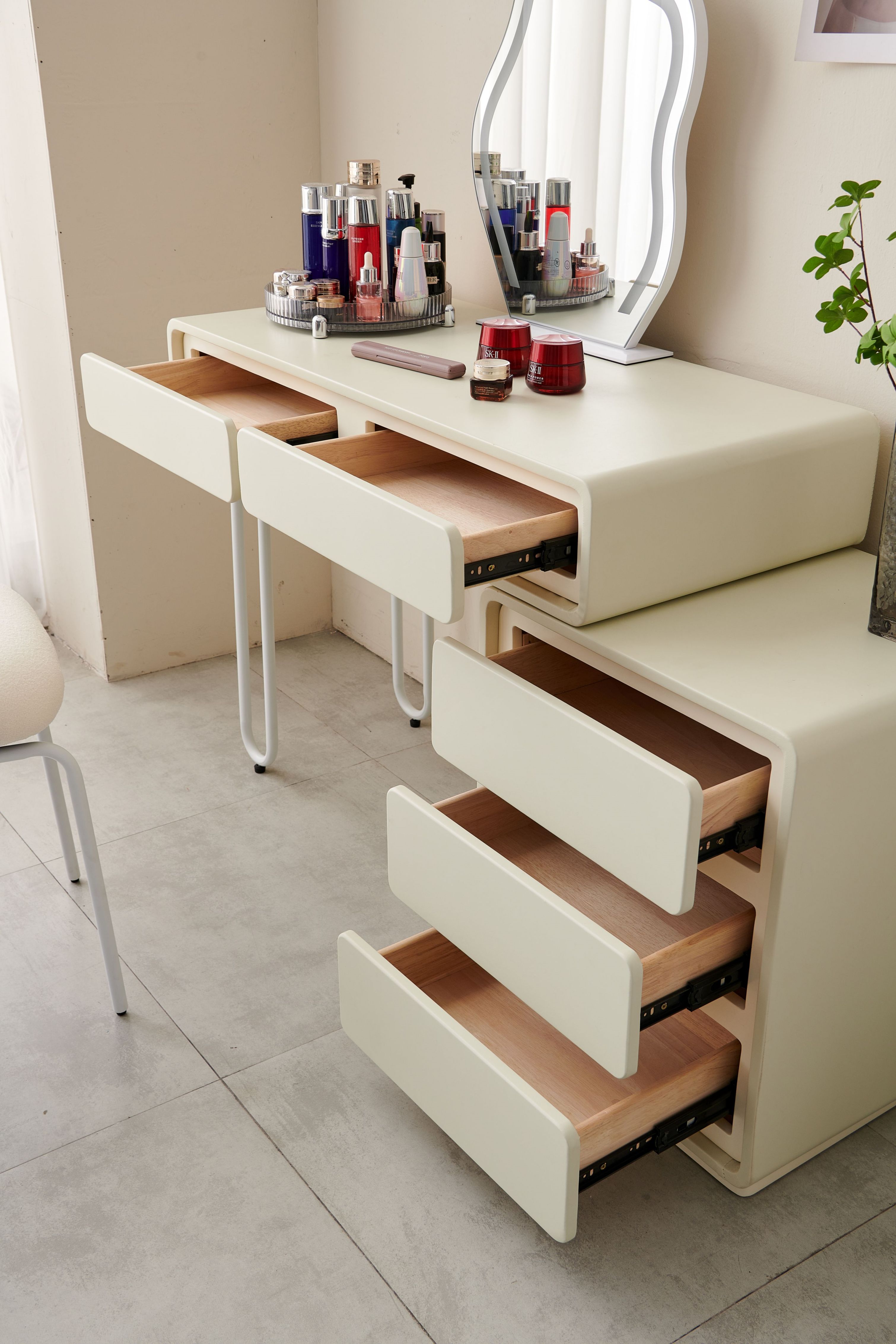 Vanity Table Image 2