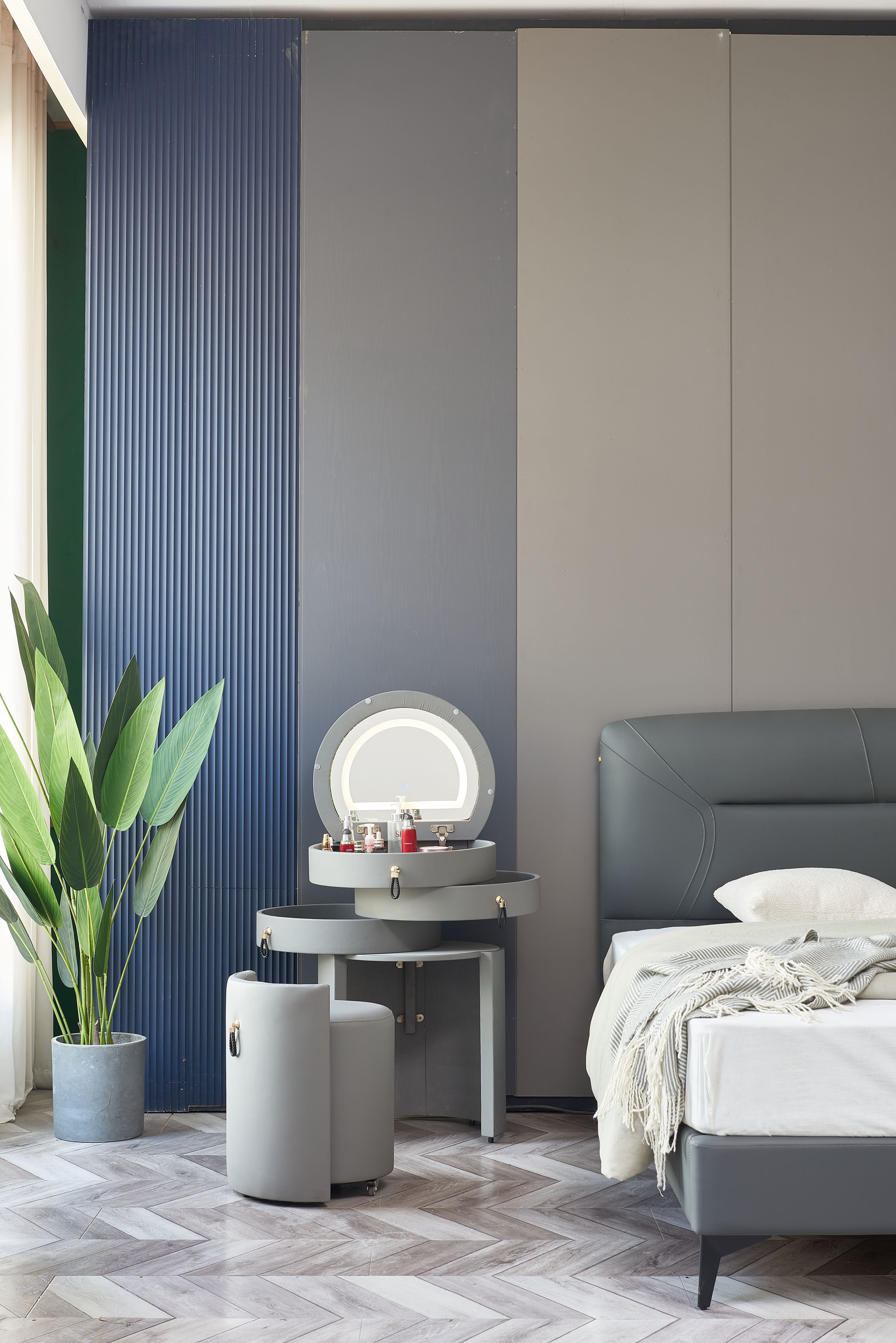 Bedroom with Modern Decor