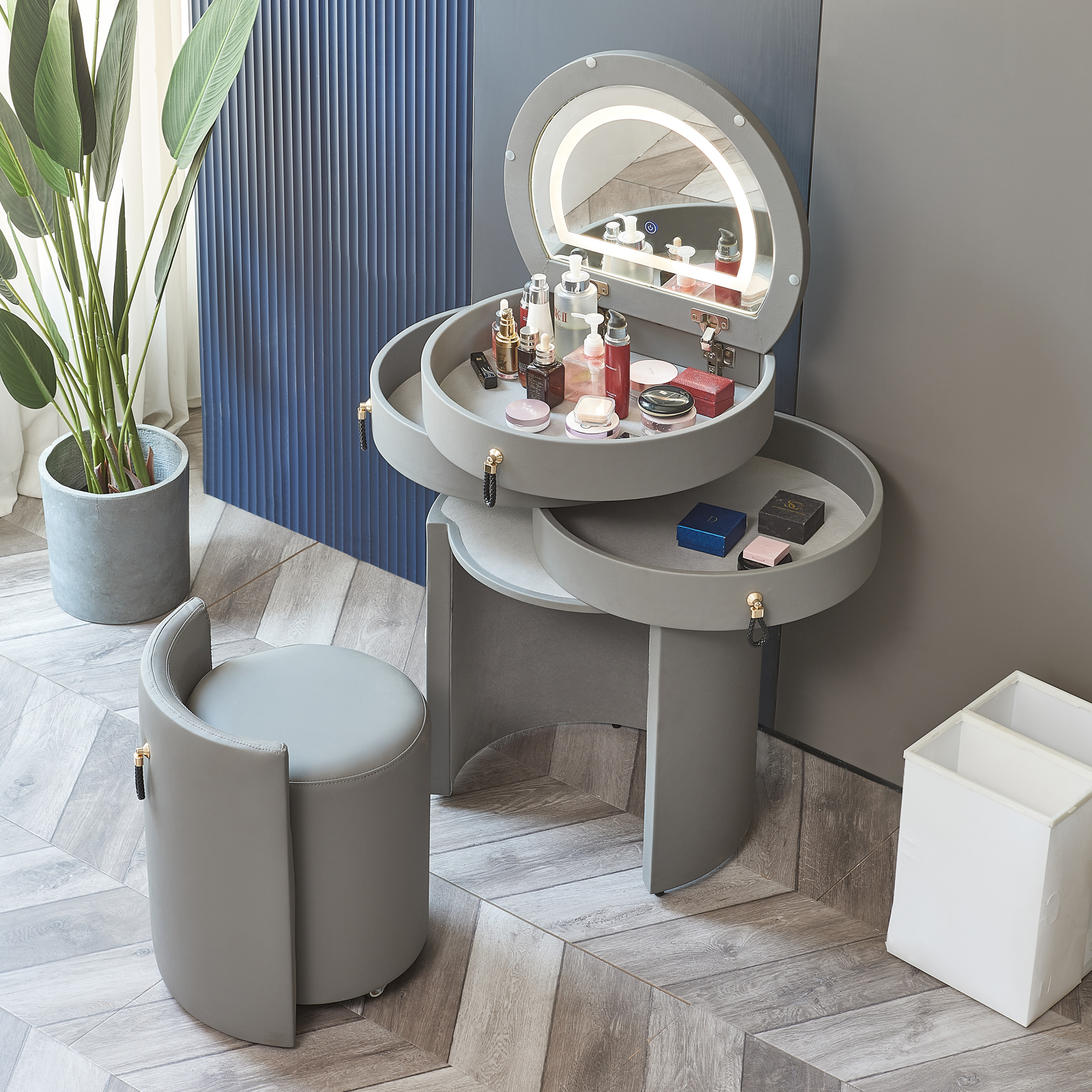 Vanity Table Image 5