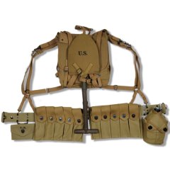 WW2 US ARMY EQUIPMENT CONBINATION USMC UPPER BACKPACK WITH STRAPS  T-TYPE SPADE  FIVE CELL POUCH AND USMC KETTLE