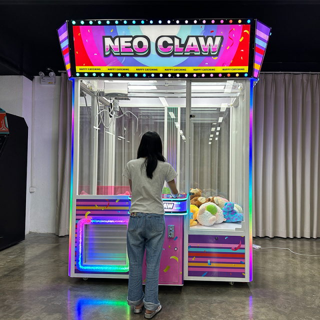 Giant Crane Machine Neo Claw